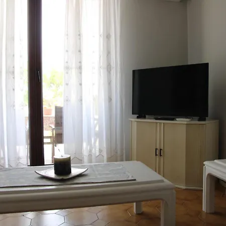 Despinas Lägenhet Kalavárda